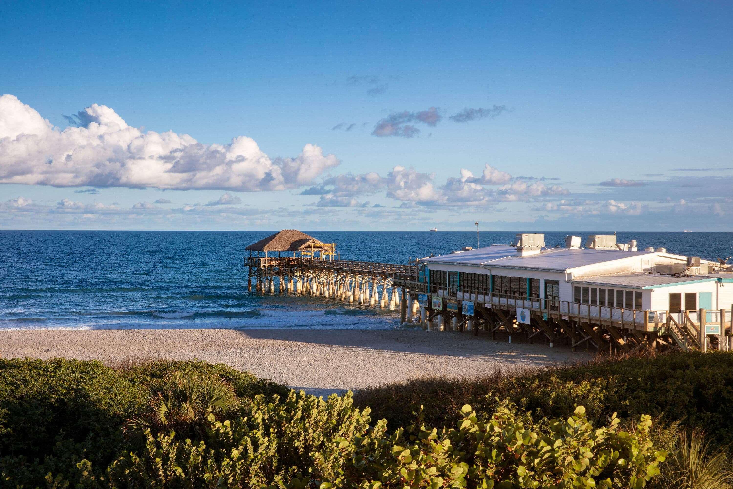 La Quinta By Wyndham Cocoa Beach Oceanfront Exterior photo